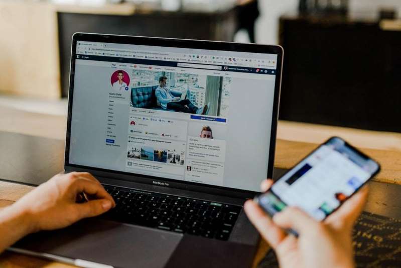 il pareil qu&rsquo;on ne peut pas vous licencier sur la base de photos postées sur Facebook